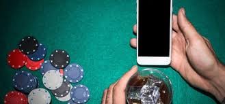 Filipino sports bettor placing a wager on ph92 mobile sports platform